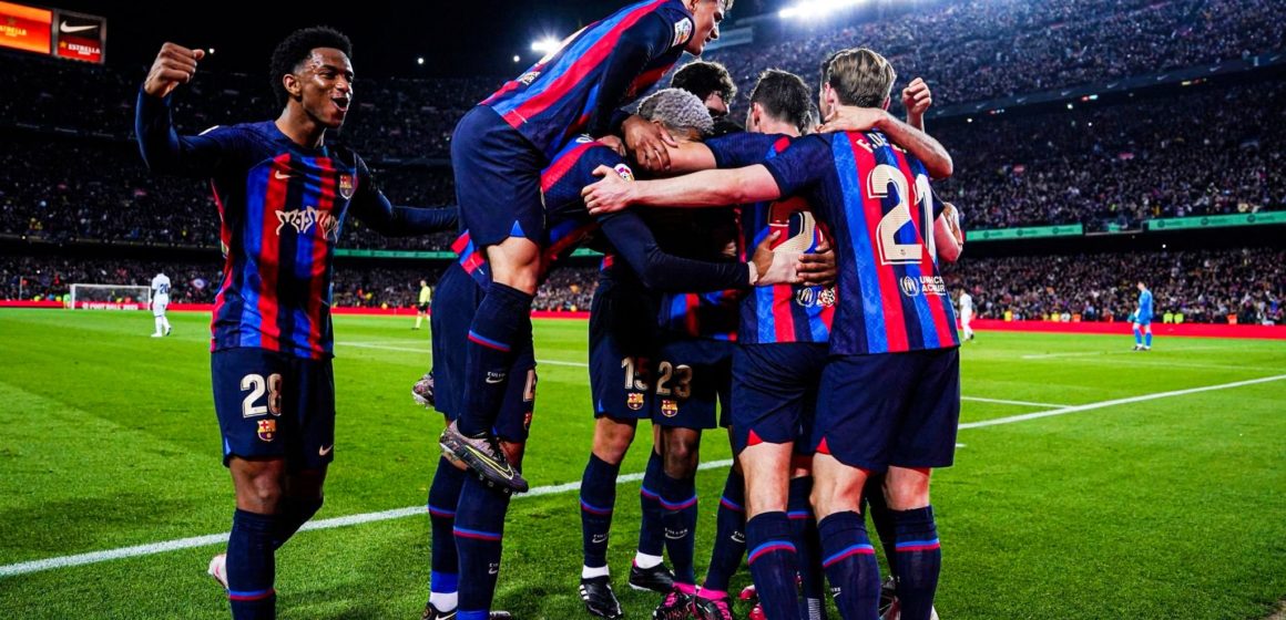 El Barcelona ganó el clásico y se encamina a levantar el título español