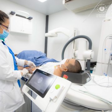 Hospital Policlínico Roma recibe nuevo equipo para pacientes diagnosticados con cálculos en los riñones