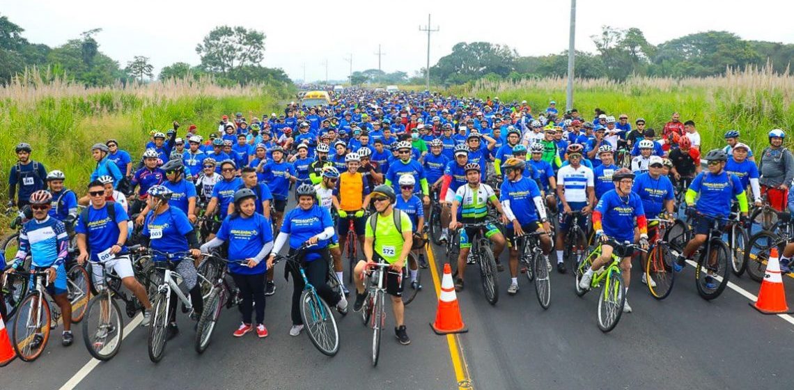 MOP realiza tercera pedaleada en San Salvador para promover el uso de bicicletas