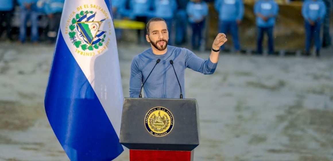 Nayib Bukele coloca la primera piedra para la construcción del nuevo Hospital Rosales