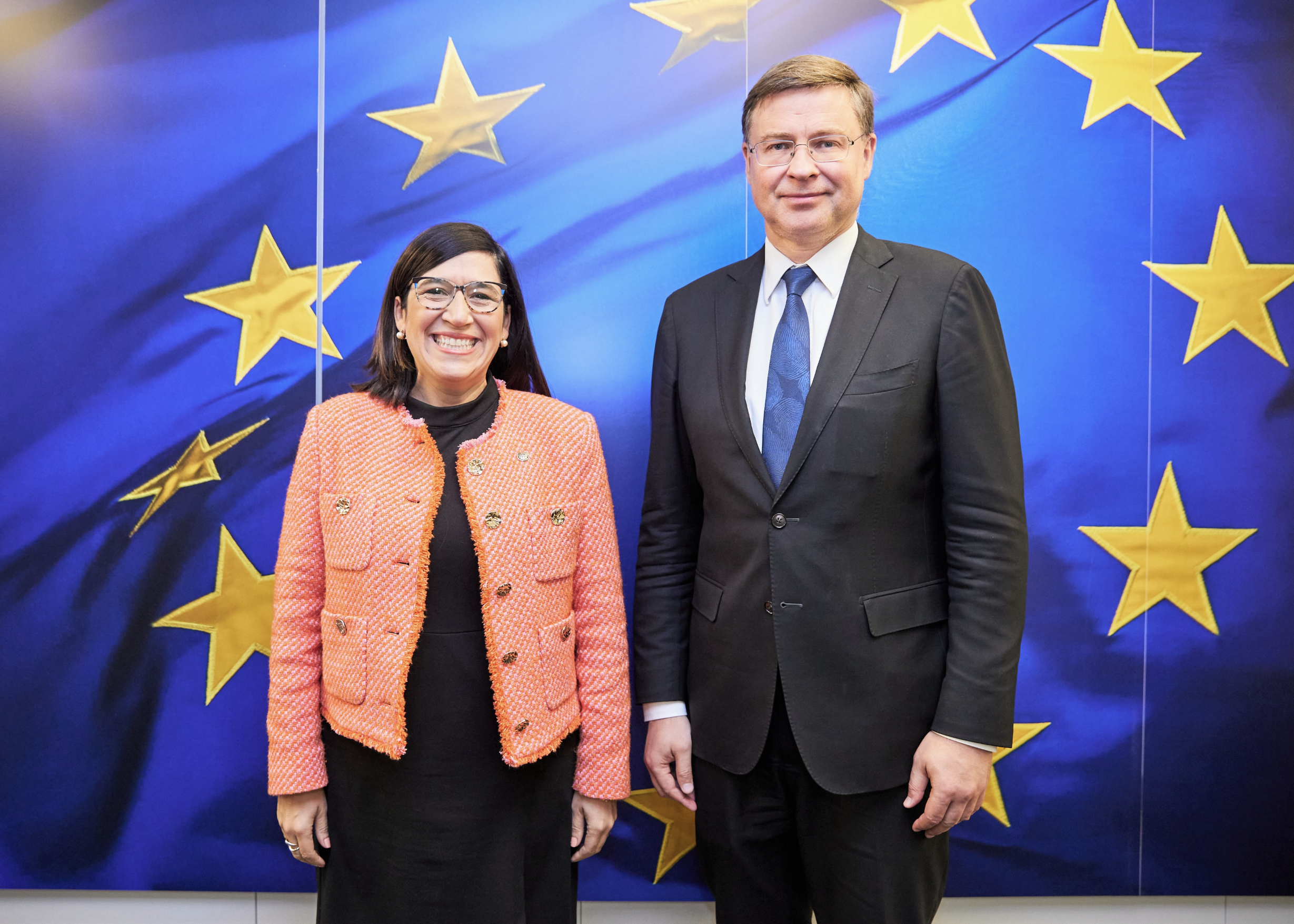 Unión Europea financiará a El Salvador para proyectos de transporte terrestre