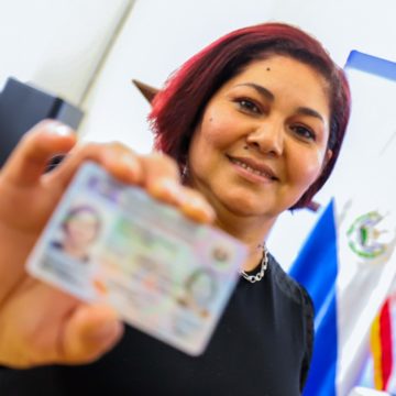 Gobierno de El Salvador garantiza acceso al DUI para los salvadoreños en el exterior