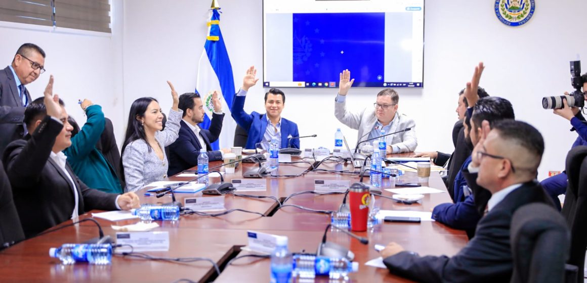 Diputados aprueban dictamen para otorgar $650 mil a APLAN quien reordenará el Centro Histórico de San Salvador