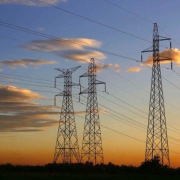 El Salvador tendrá estable los precios de la energía eléctrica ante preocupación de sequía