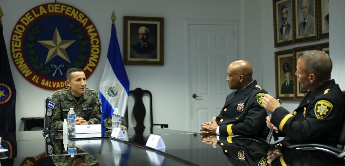 Ministro de Defensa recibe la visita de Errol Toulon y Kevin Catalina, Sub Sheriff del Condado de Suffolk de Nueva York