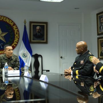 Ministro de Defensa recibe la visita de Errol Toulon y Kevin Catalina, Sub Sheriff del Condado de Suffolk de Nueva York