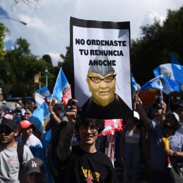 Guatemaltecos siguen exigiendo renuncia de fiscal