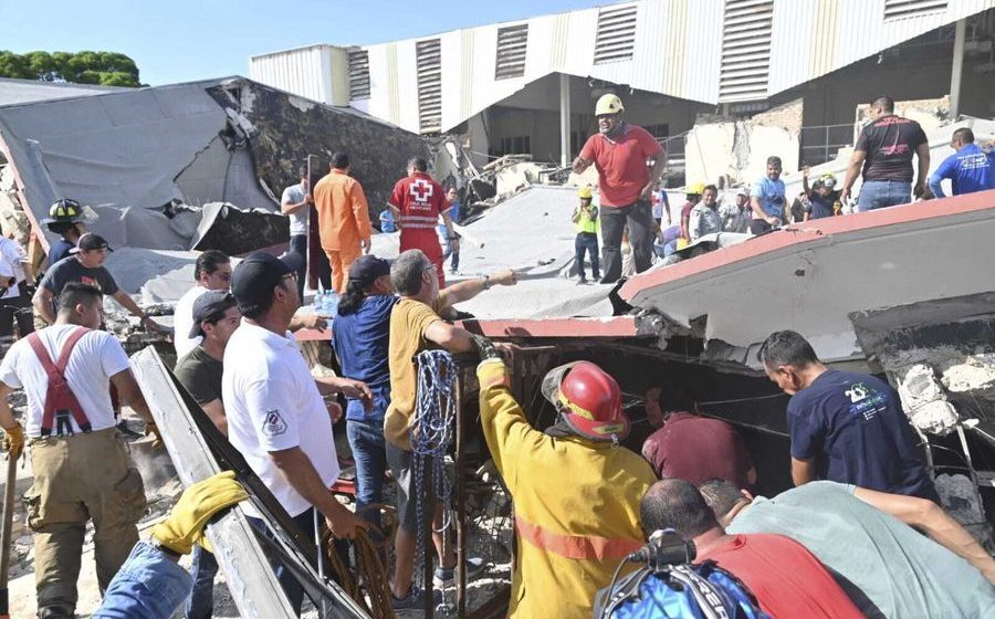 10 murieron y 60 heridos, luego que el techo de una iglesia se derrumbara en México