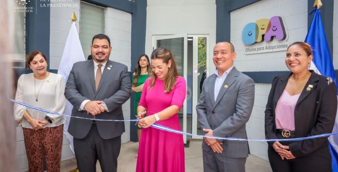 Gobierno inaugura nueva Oficina para Adopciones en El Salvador