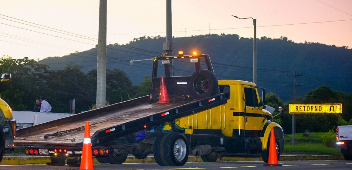 Gobierno de El Salvador lanza plan de asistencia vial con servicio de grúas sin costo para época navideña