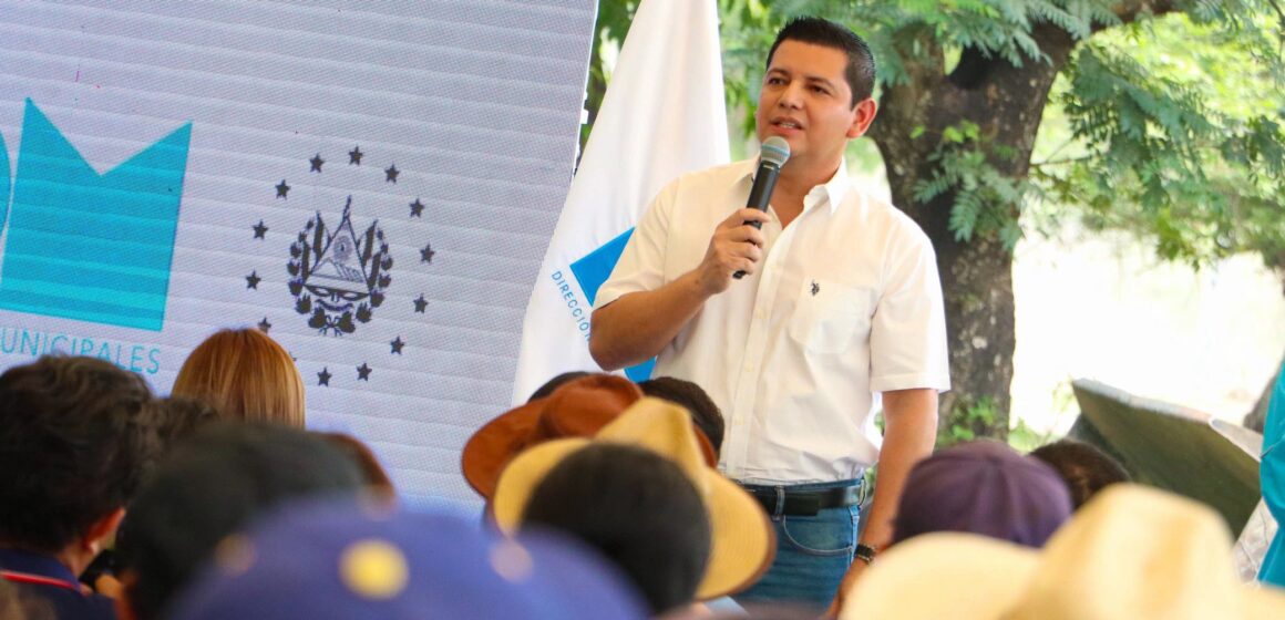 José Urbina denuncia que alcaldía de Apopa beneficiaba a empresas con “borra saldos” en impuestos