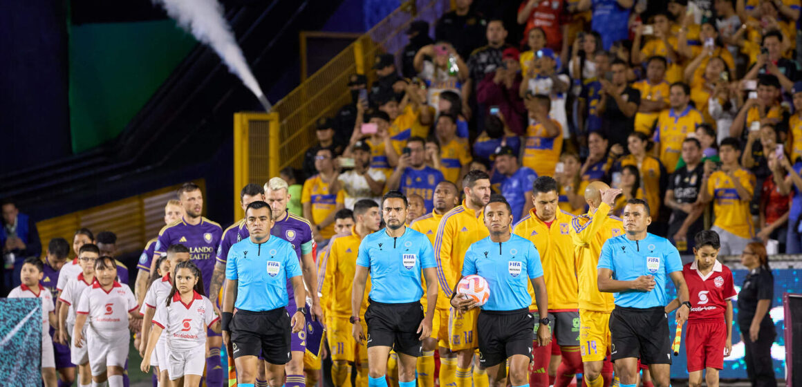 Tres árbitros salvadoreños pitarán la final de la Concachampions