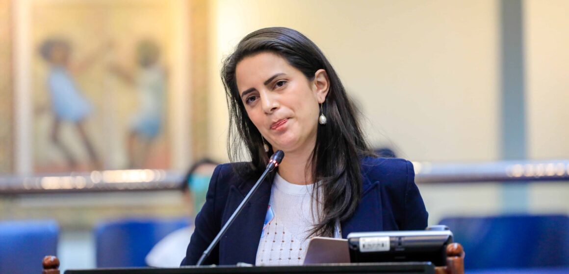 Claudia Ortiz propone aumentar gasto de diputados de oposición porque su trabajo es “diferente”