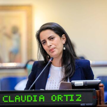 Claudia Ortiz propone aumentar gasto de diputados de oposición porque su trabajo es “diferente”
