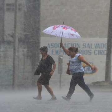 Baja presión podría convertirse en depresión tropical para el fin de semana en El Salvador