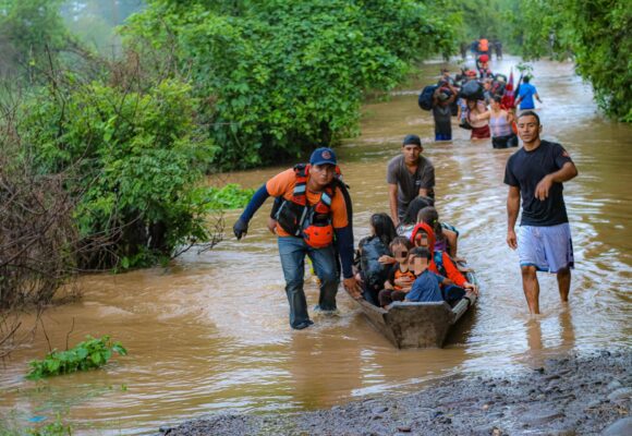 El CAF donará 250,000 a El Salvador para ayuda humanitaria y reconstrucción de infraestructura
