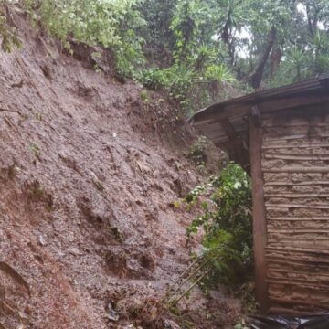 Fallece menor de edad por derrumbe en Santo Tomas 