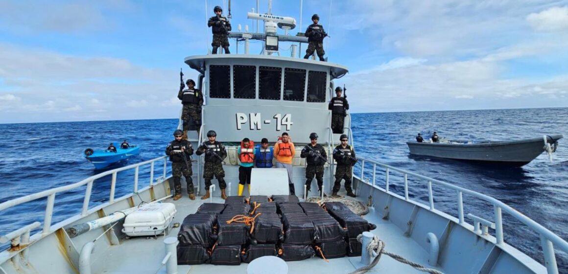 Marina incauta embarcación con cocaína valorada en $25 millones