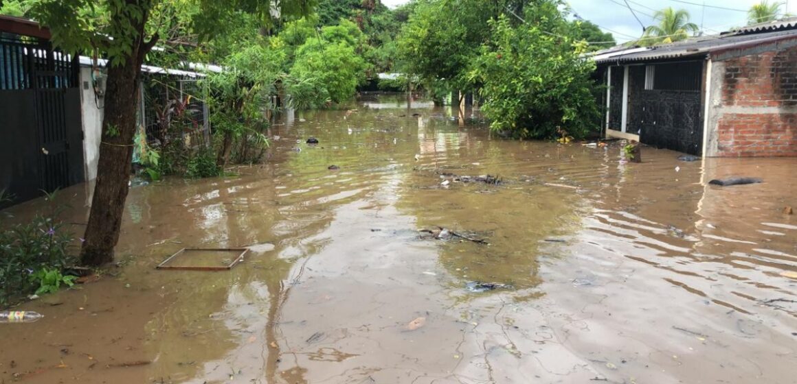 Lluvias dejan 12 muertos, más de 2,100 albergados y 127 viviendas afectadas