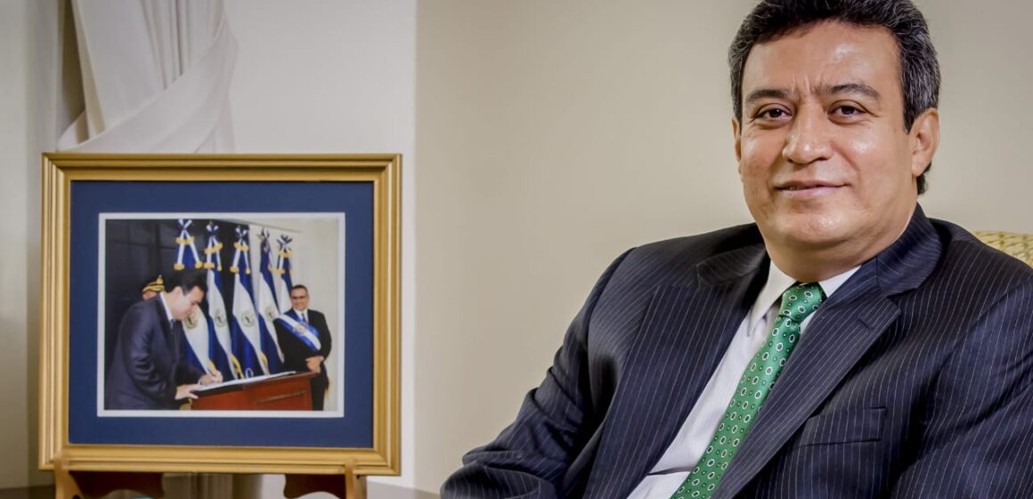 FGR demanda a exsecretario técnico de la Presidencia Alex Segovia por enriquecimiento ilícito
