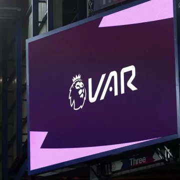 Los clubes de la Premier League deciden mantener el VAR