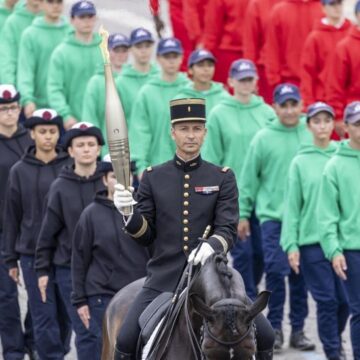 La antorcha olímpica llega a Paris