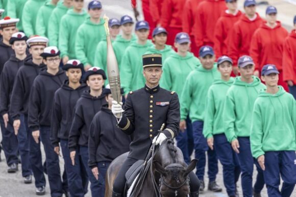 La antorcha olímpica llega a Paris