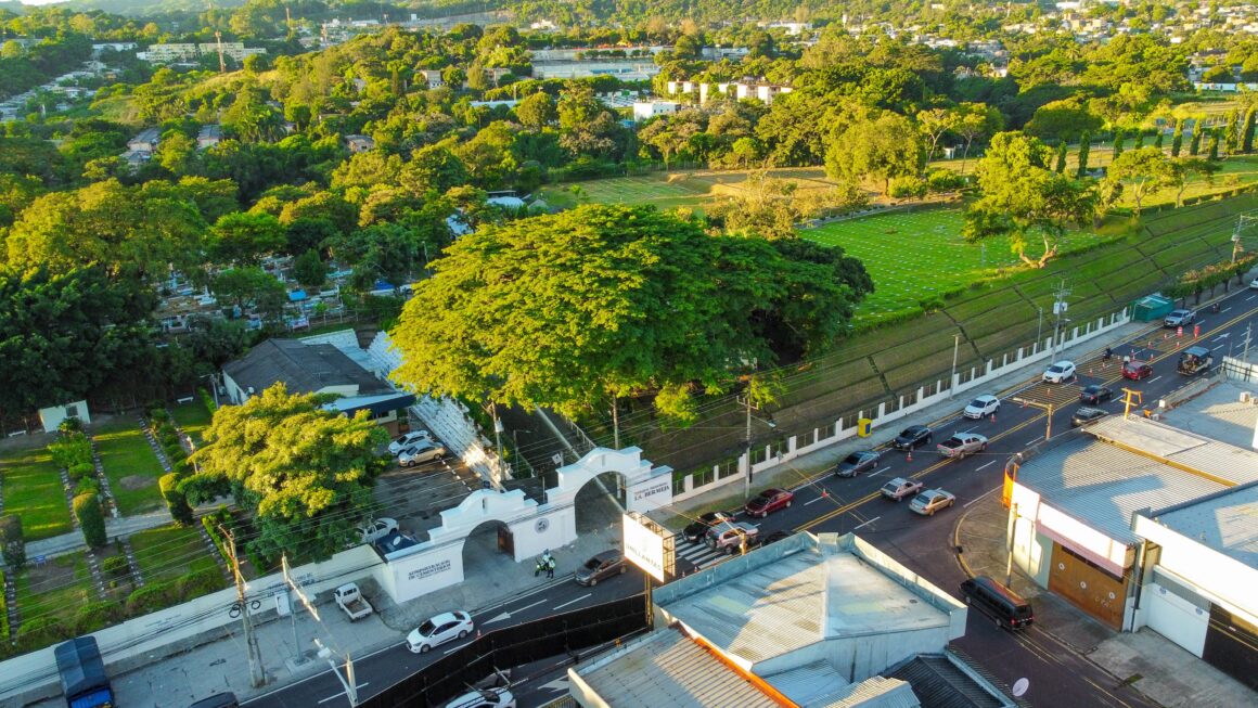 San Salvador Centro ejecuta plan operativo en cementerios para el Día de los Difuntos