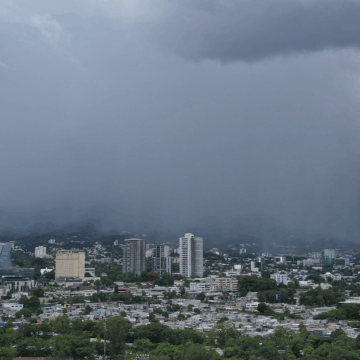 Influencia de Onda Tropical en el país provocará lluvias y calor este lunes