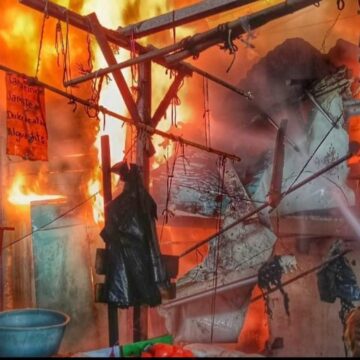 Incendio en mercado de Soyapango afecta varios negocios