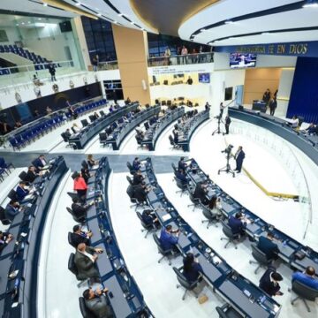 Asamblea reforma la Constitución para que El Salvador se retire del Parlacen