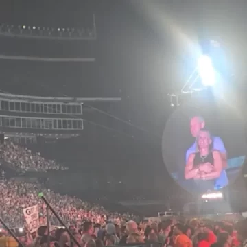 Chris Martin advierte al público sobre aparición en pantallas durante concierto de Coldplay