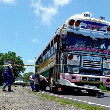 Motociclista muere tras chocar contra bus en bulevar Costa del Sol