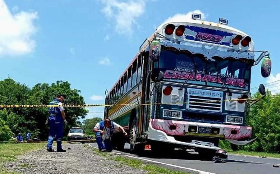 Motociclista muere tras chocar contra bus en bulevar Costa del Sol