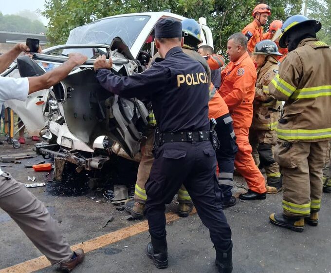 Choque entre camión y bus deja seis lesionados en Santa Ana Oeste
