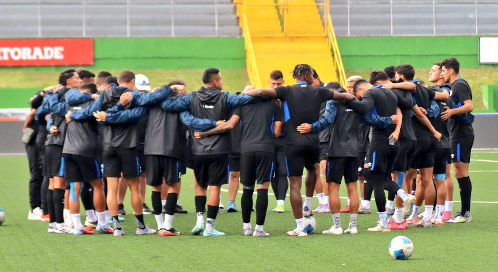 Con presión y sin excusas, El Salvador busca sorprender a Guatemala en el Cementos Progreso