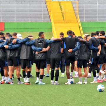 Con presión y sin excusas, El Salvador busca sorprender a Guatemala en el Cementos Progreso