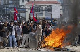 Crisis en Nepal: protestas violentas, respuesta gubernamental y renuncia del primer ministro