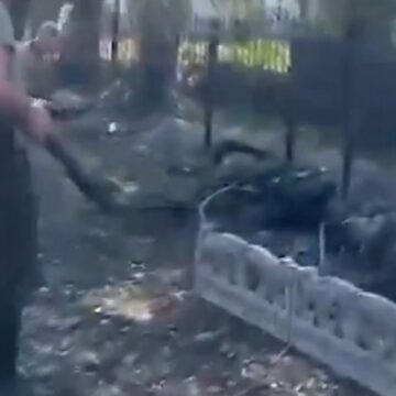 Ataque ruso deja 21 muertos en pueblo del este de Ucrania