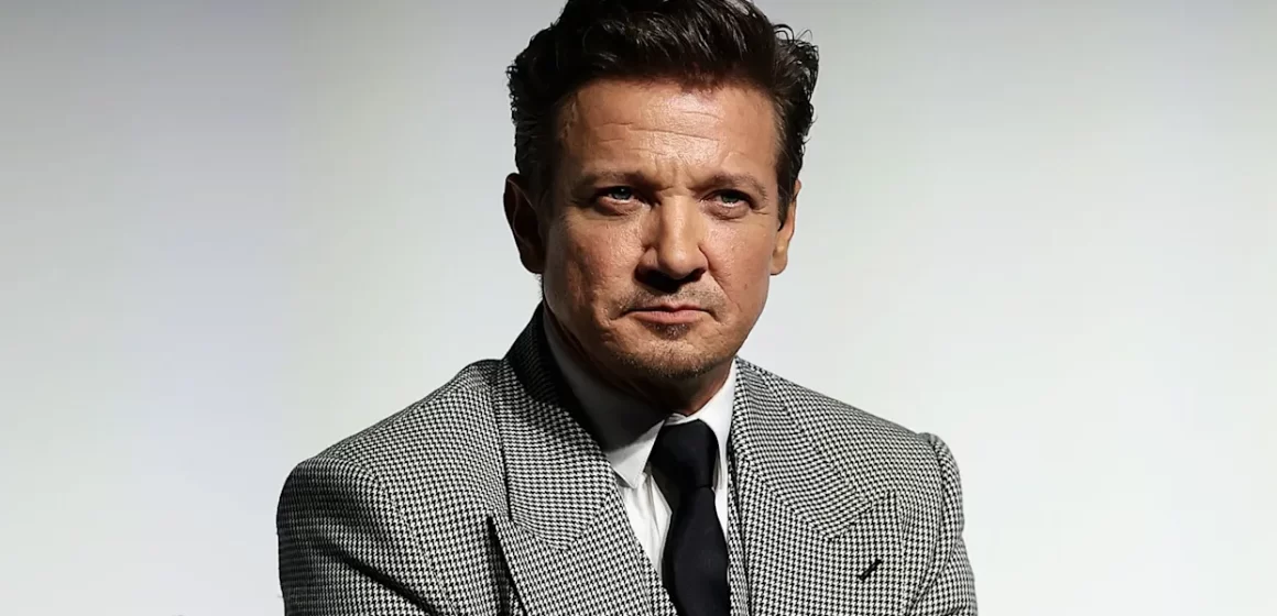 El actor Jeremy Renner enfrenta denuncia por acoso y amenazas de una directora china
