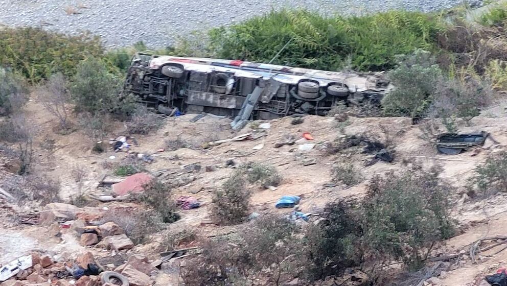 Bus cae a un abismo en Perú y deja 37 muertos