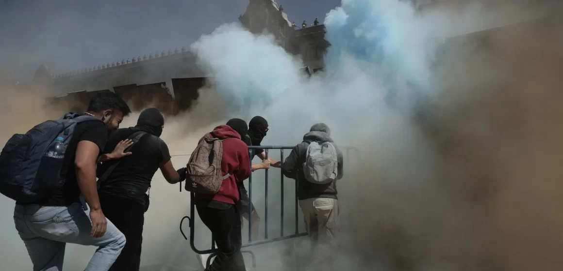 Protesta de la “Generación Z” en Ciudad de México termina en disturbios frente al Palacio Nacional