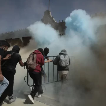 Protesta de la “Generación Z” en Ciudad de México termina en disturbios frente al Palacio Nacional