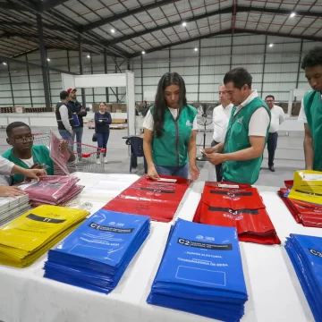 Ecuador decide en referéndum el futuro de su Constitución y su sistema político