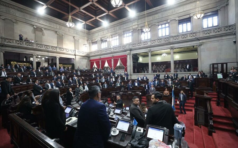 Congreso de Guatemala ratifica estado de sitio por 30 días tras asesinato de 10 policías