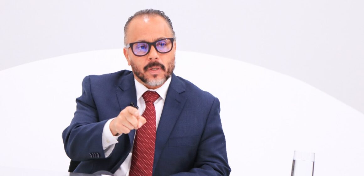 Ernesto Castro acusa a programa La Tribu de señalar sin pruebas que diputados recibieron entradas para el concierto de Shakira