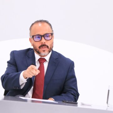 Ernesto Castro acusa a programa La Tribu de señalar sin pruebas que diputados recibieron entradas para el concierto de Shakira