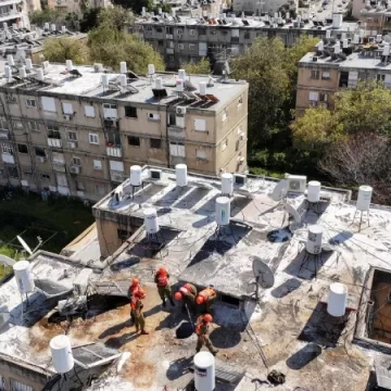 Ejército israelí dice que misiles iraníes impactan en el centro de Israel