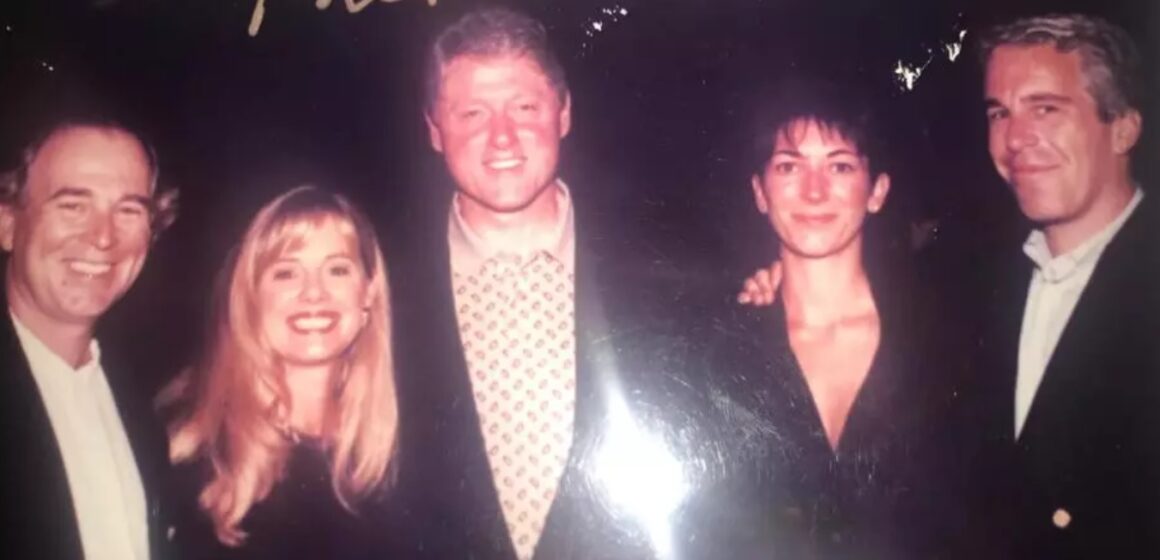Bill Clinton se desvincula de los delitos sexuales cometidos por Epstein