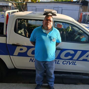 Capturado motorista de microbús tras dañar espejo de camión en San Salvador